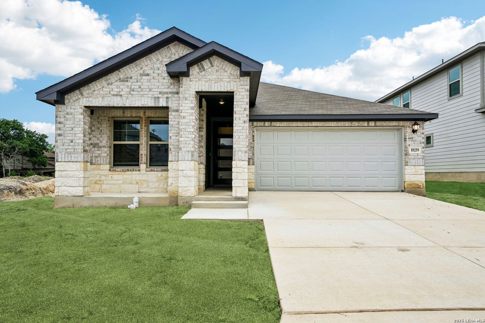 10259 King Robert, San Antonio, TX 78239 — photo 1