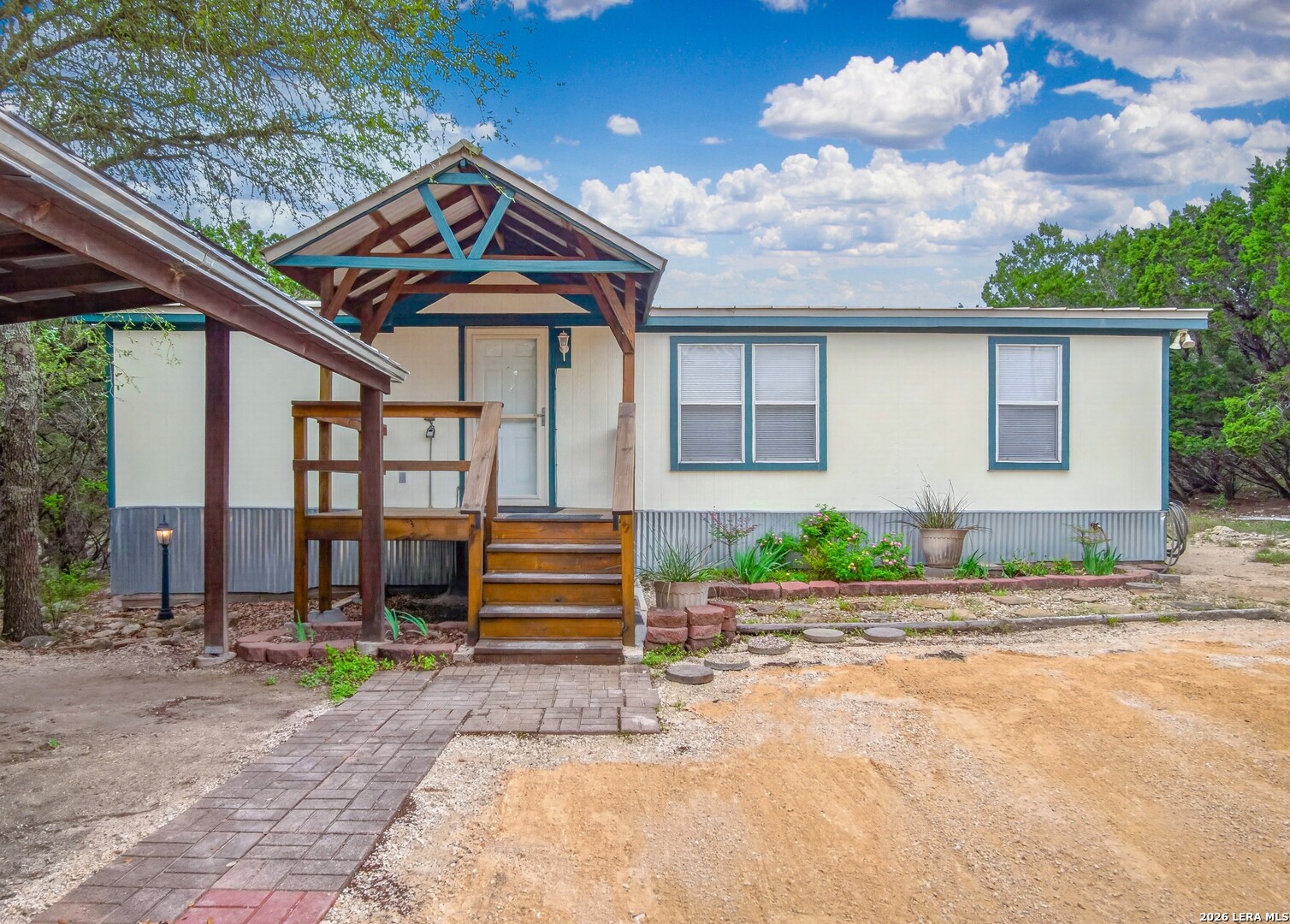 565 Qappuella Dr, Canyon Lake, TX 78133 — photo 1