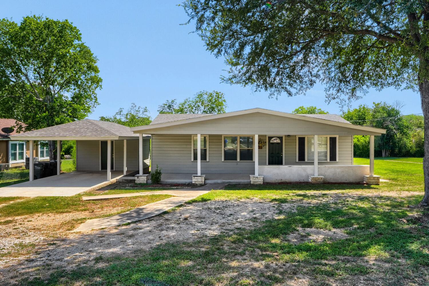 1211  N Bishop St, San Marcos, TX 78666 — photo 1