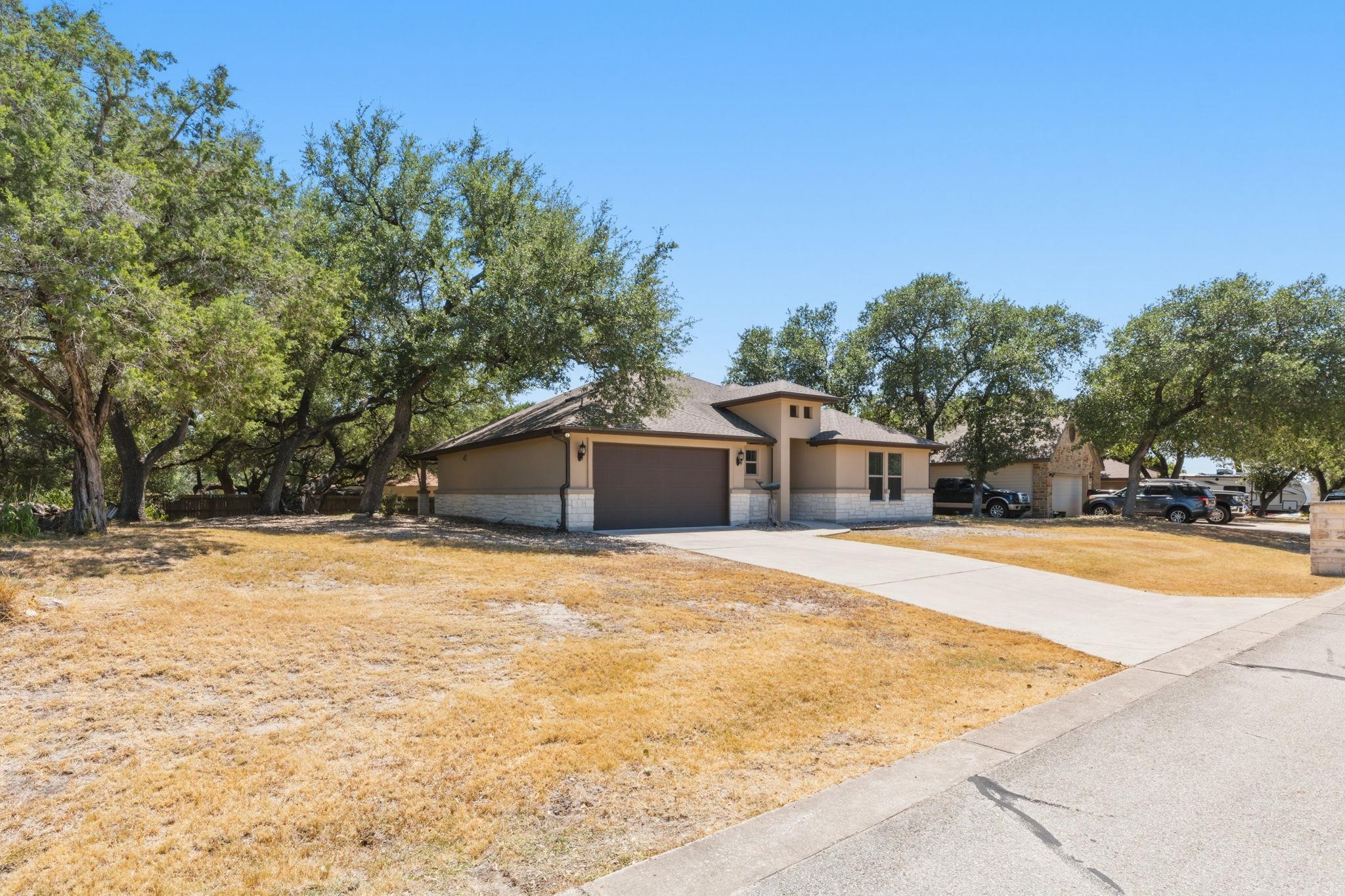 18817  Kelly Dr, Lago Vista, TX 78645 — photo 1