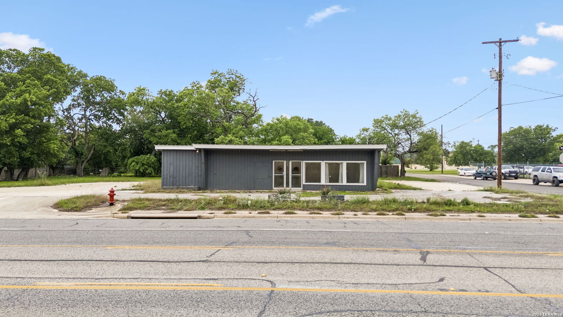1407 Broadway, Kerrville, TX 78028 — photo 1