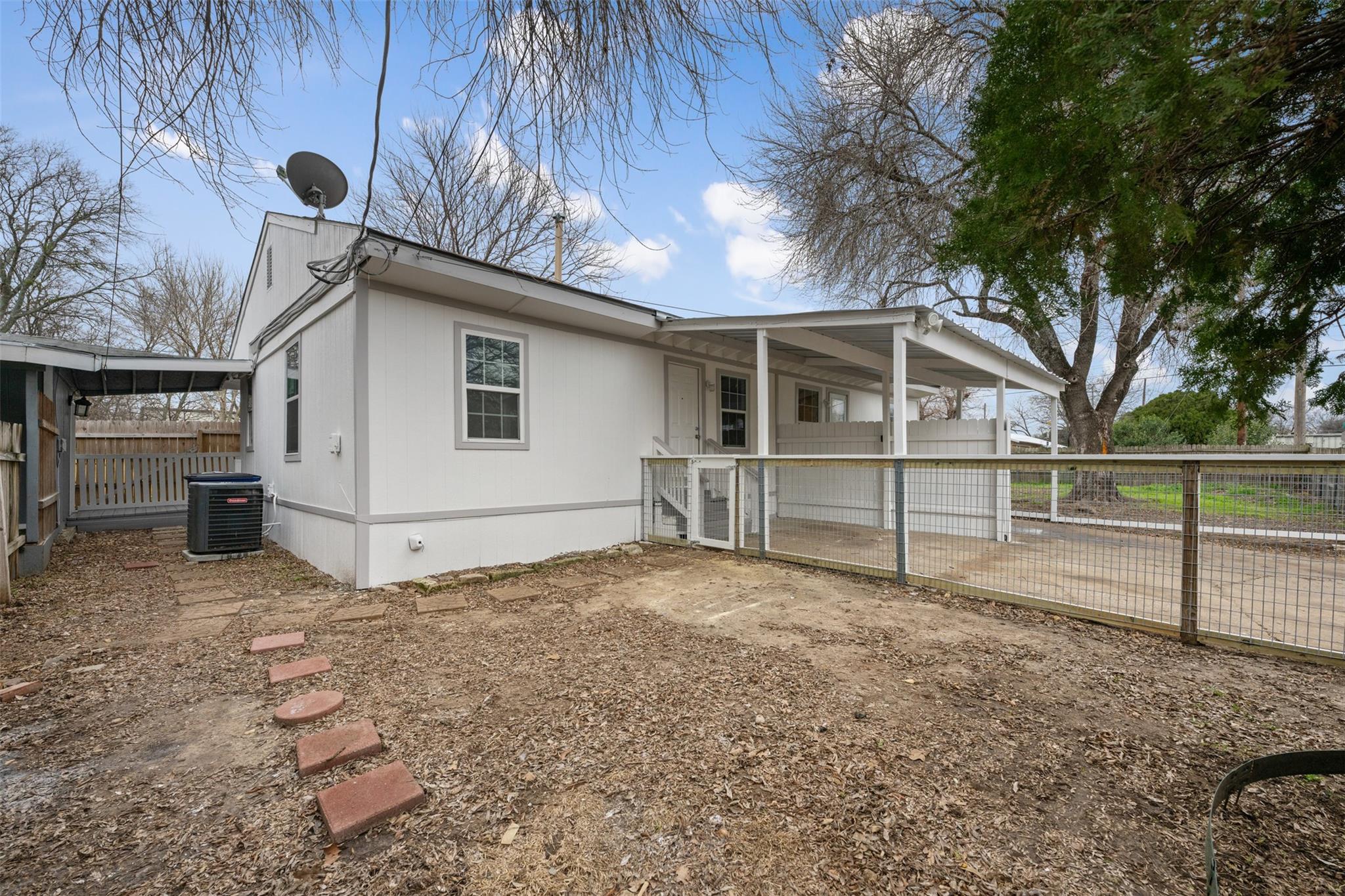 901  Valdez St  #1-3, Austin, TX 78741 — photo 1