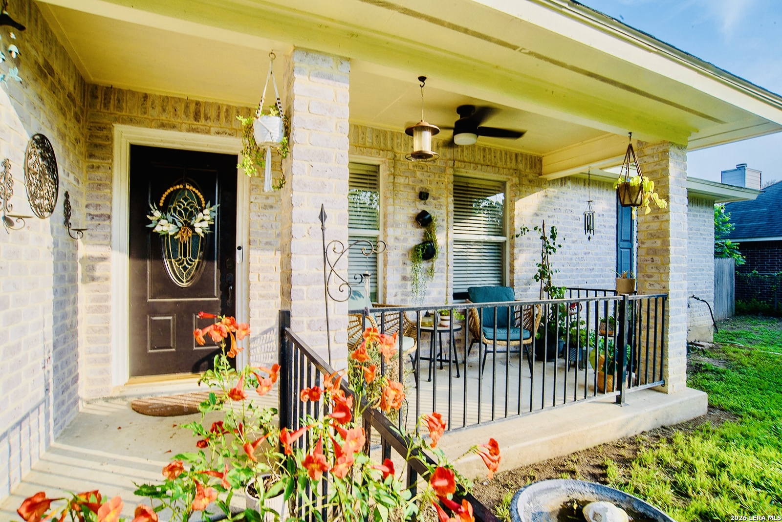 523 WOODLAKE DR, McQueeney, TX 78123 — photo 1