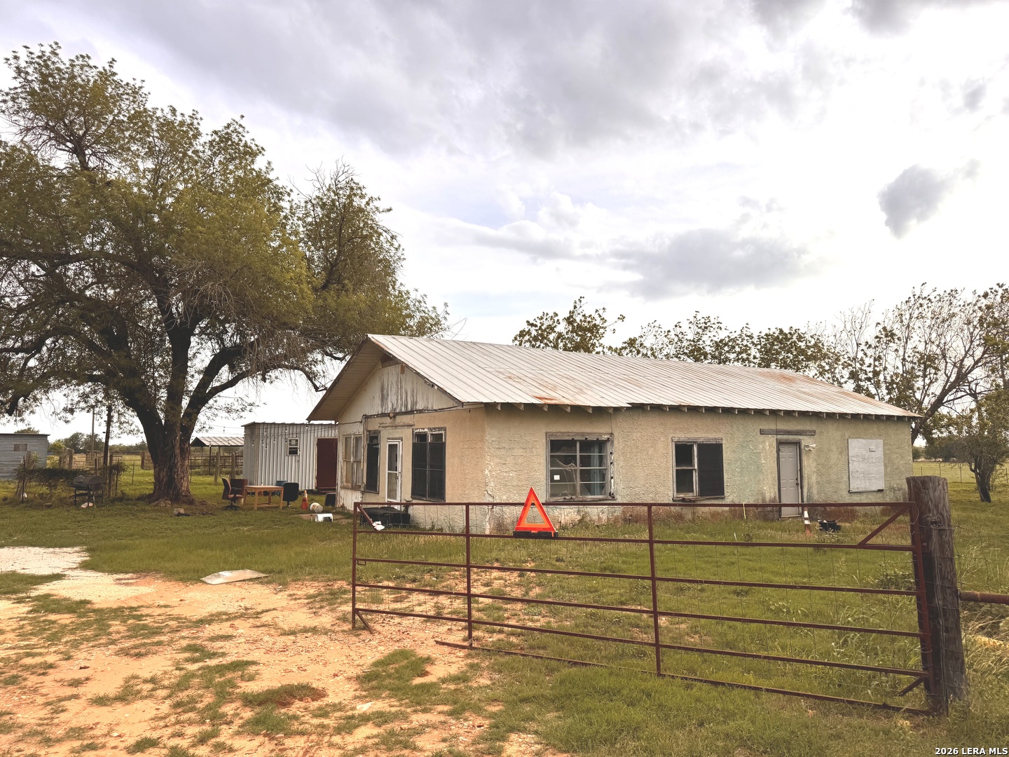 1115 County Road 669, Devine, TX 78016 — photo 1