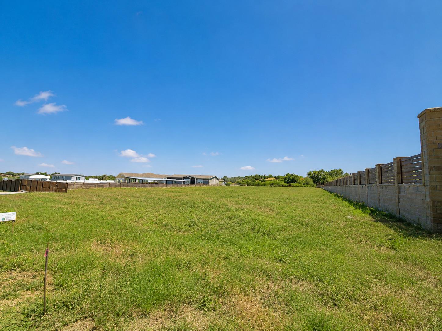156  Rancho Linda Dr, Lockhart, TX 78644 — photo 1