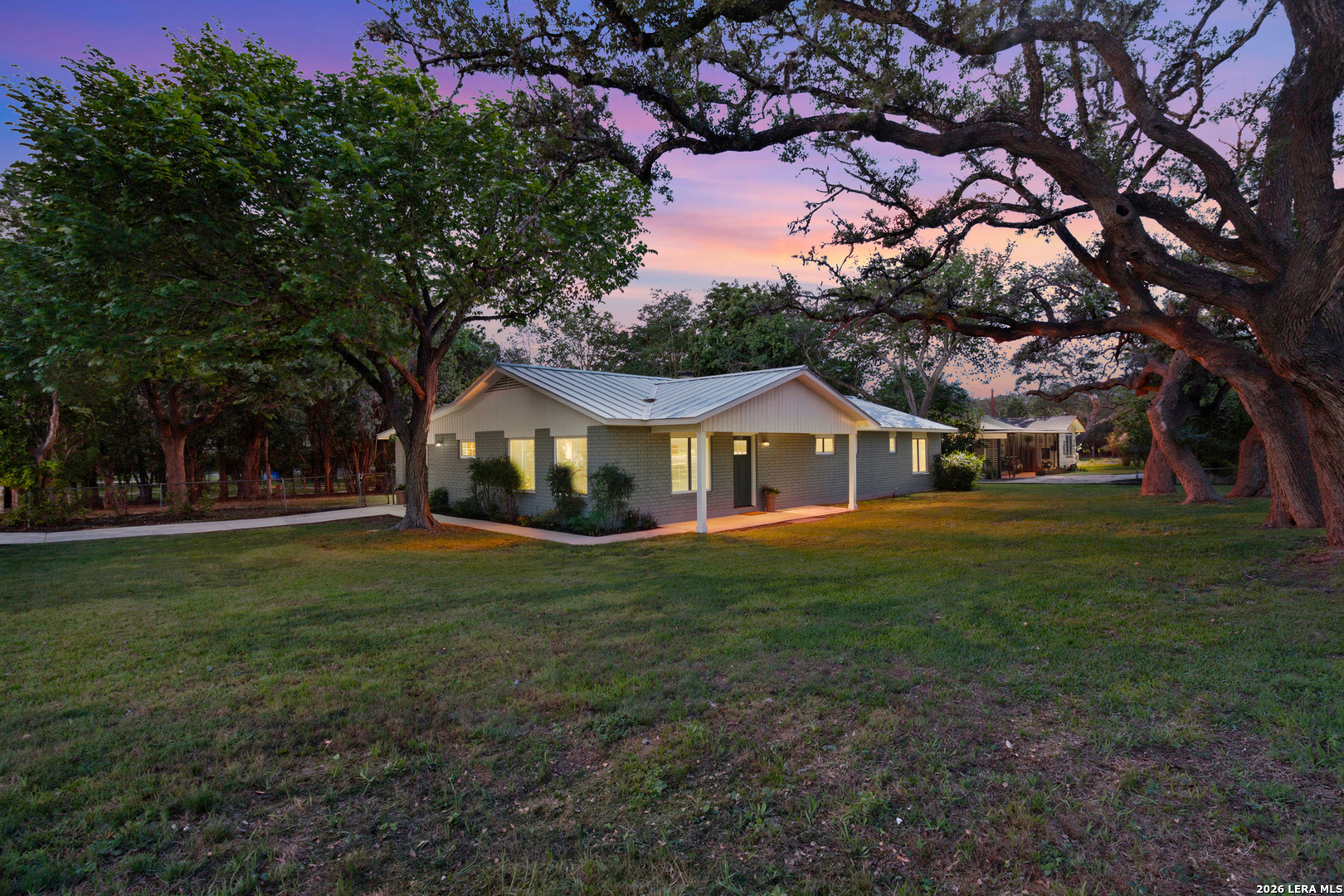 404 Oak Park Dr, Boerne, TX 78006 — photo 1