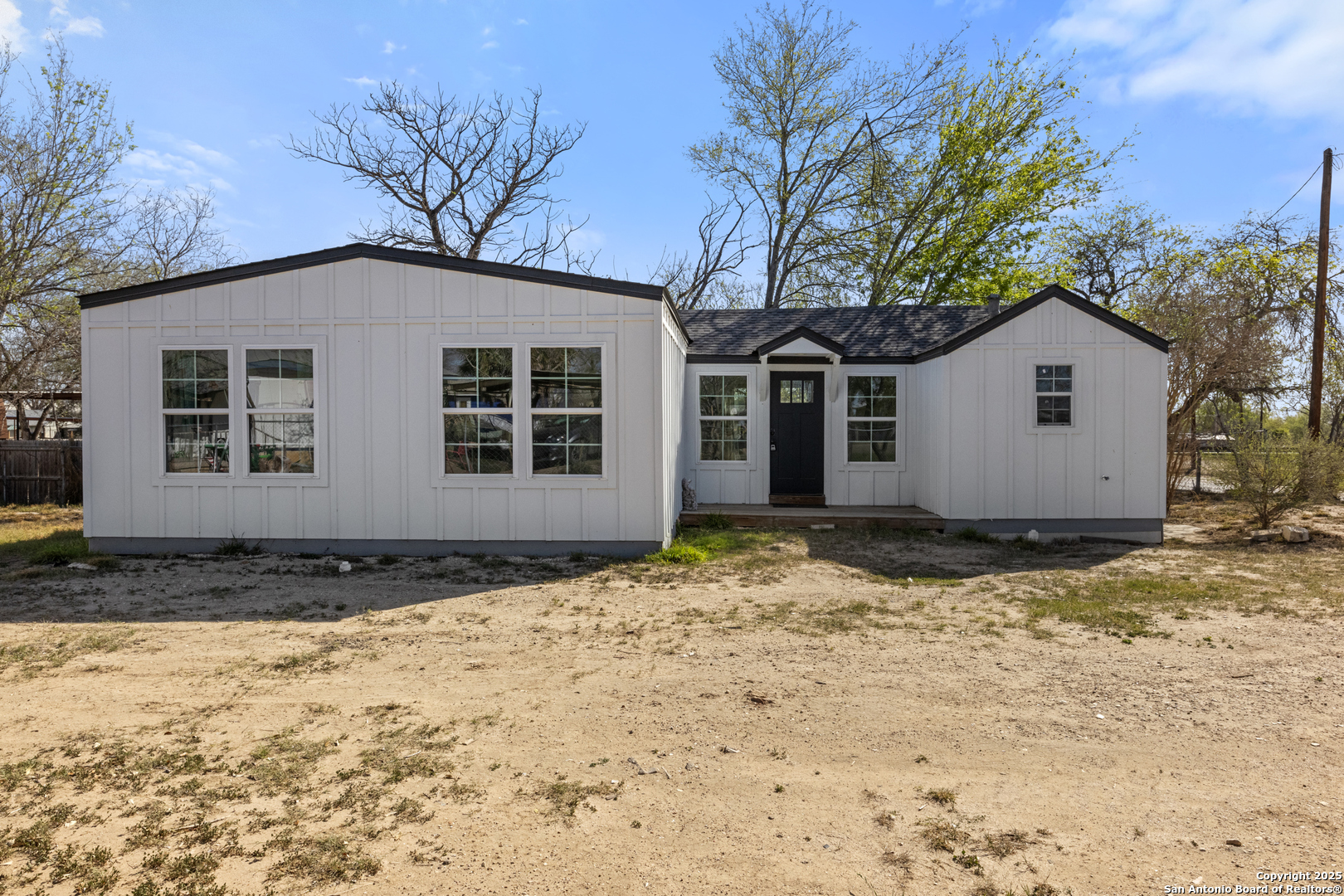 362 Avenue J, Poteet, TX 78065 — photo 1