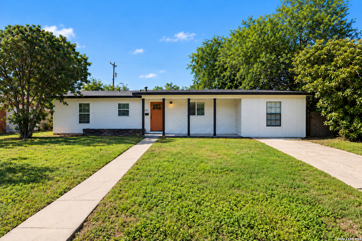 258 Antrim Dr, San Antonio, TX 78218 — photo 1
