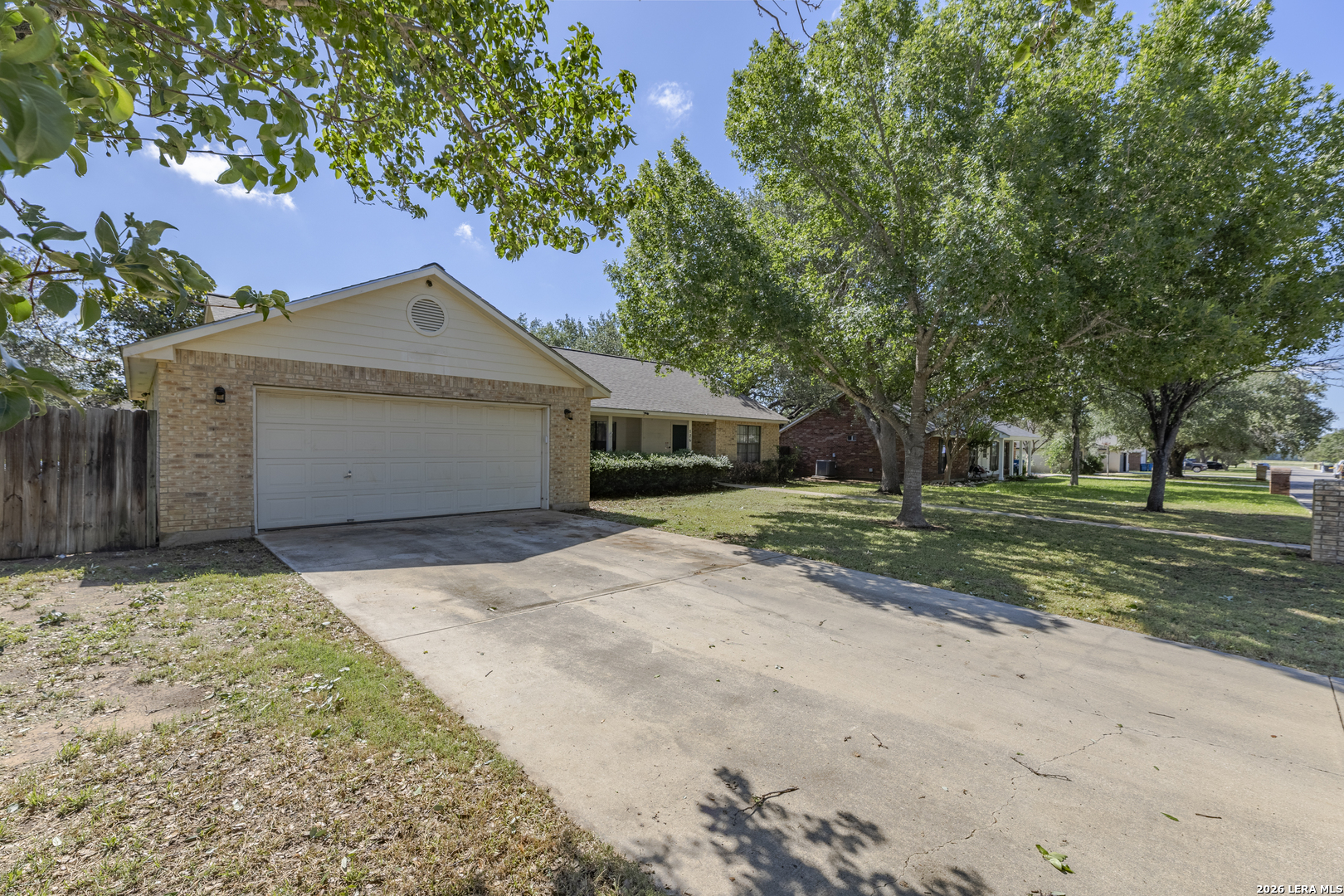 126 WOODLAND DR, Pleasanton, TX 78064 — photo 1