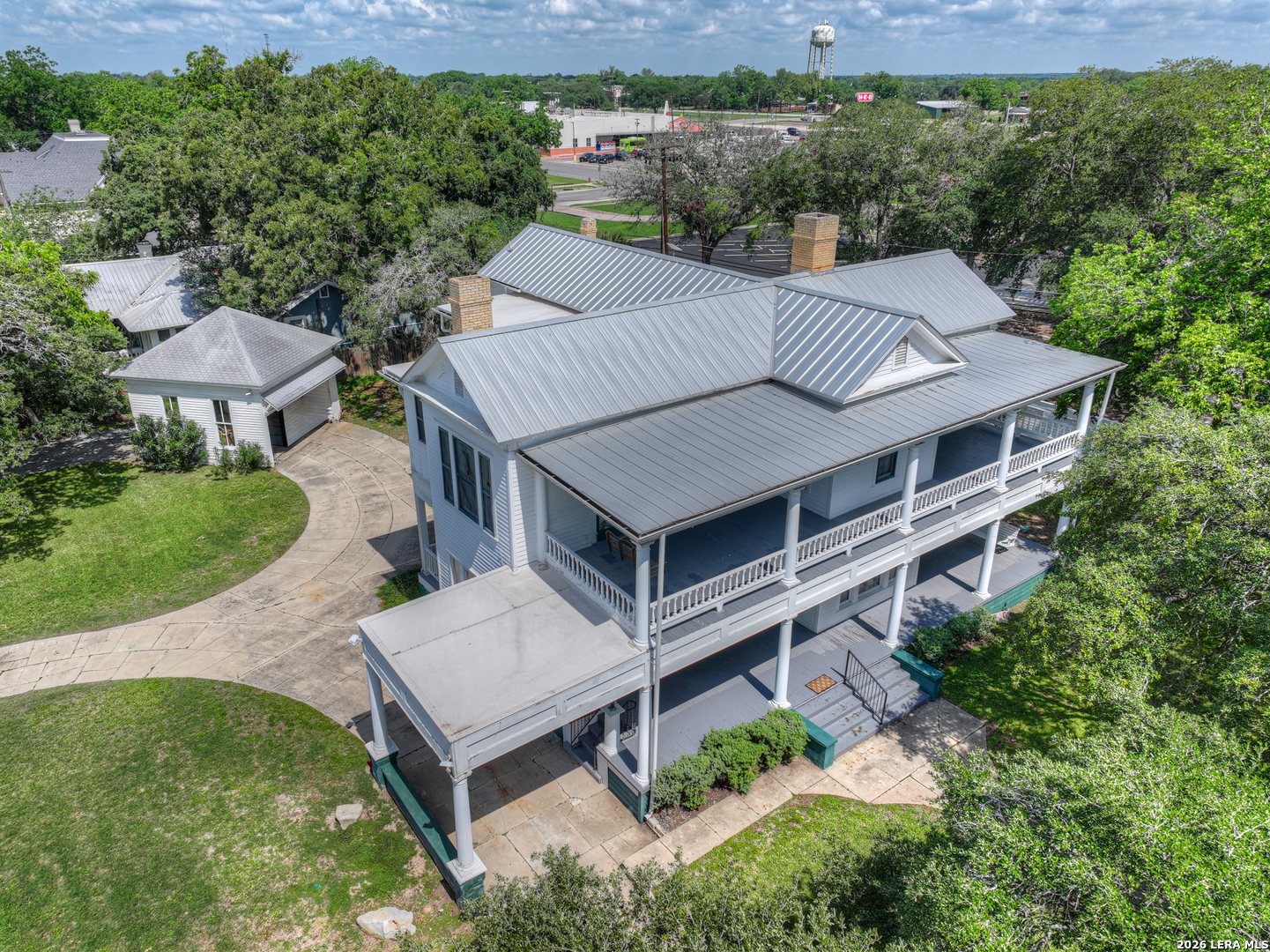 214 S PECAN AVE, Luling, TX 78648 — photo 1