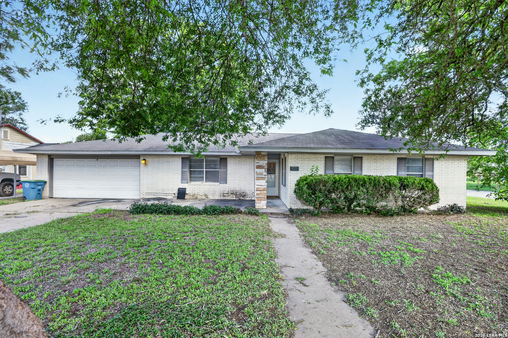 1011 E Hefferman, Beeville, TX 78102 — photo 1