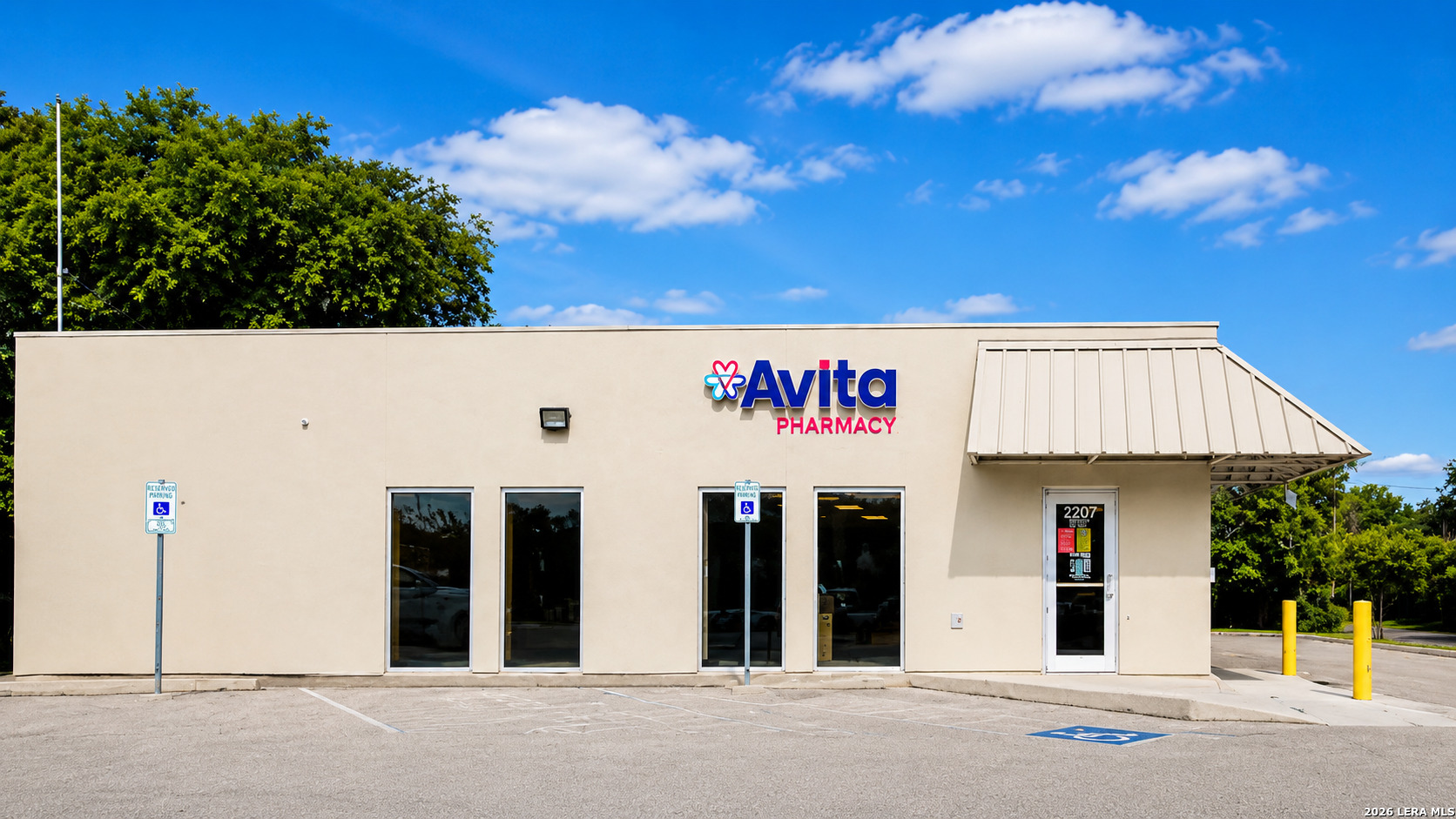 2207 S ZARZAMORA ST, San Antonio, TX 78207 — photo 1