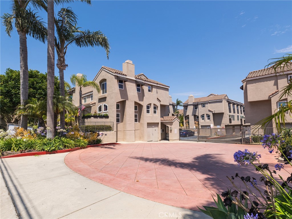 1305 E Grand Avenue F, El Segundo, CA 90245 — photo 1