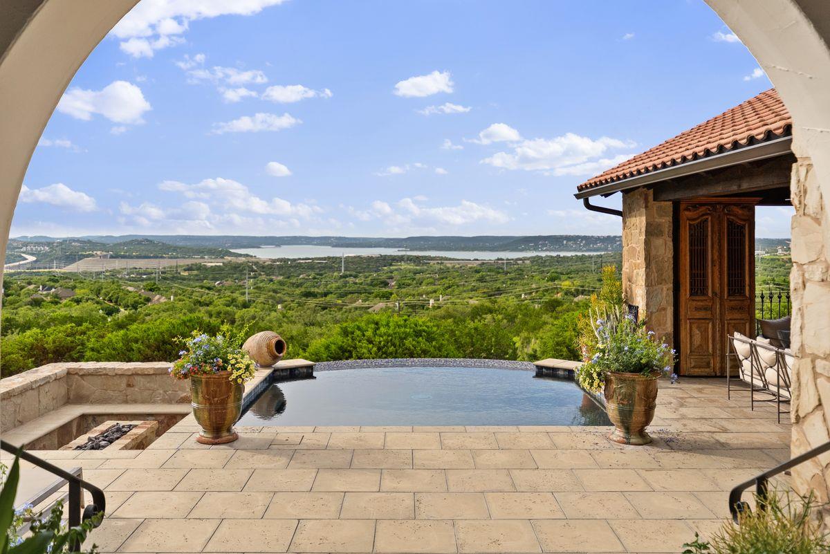 12432  Beverly Villas Ct, Austin, TX 78732 — photo 1