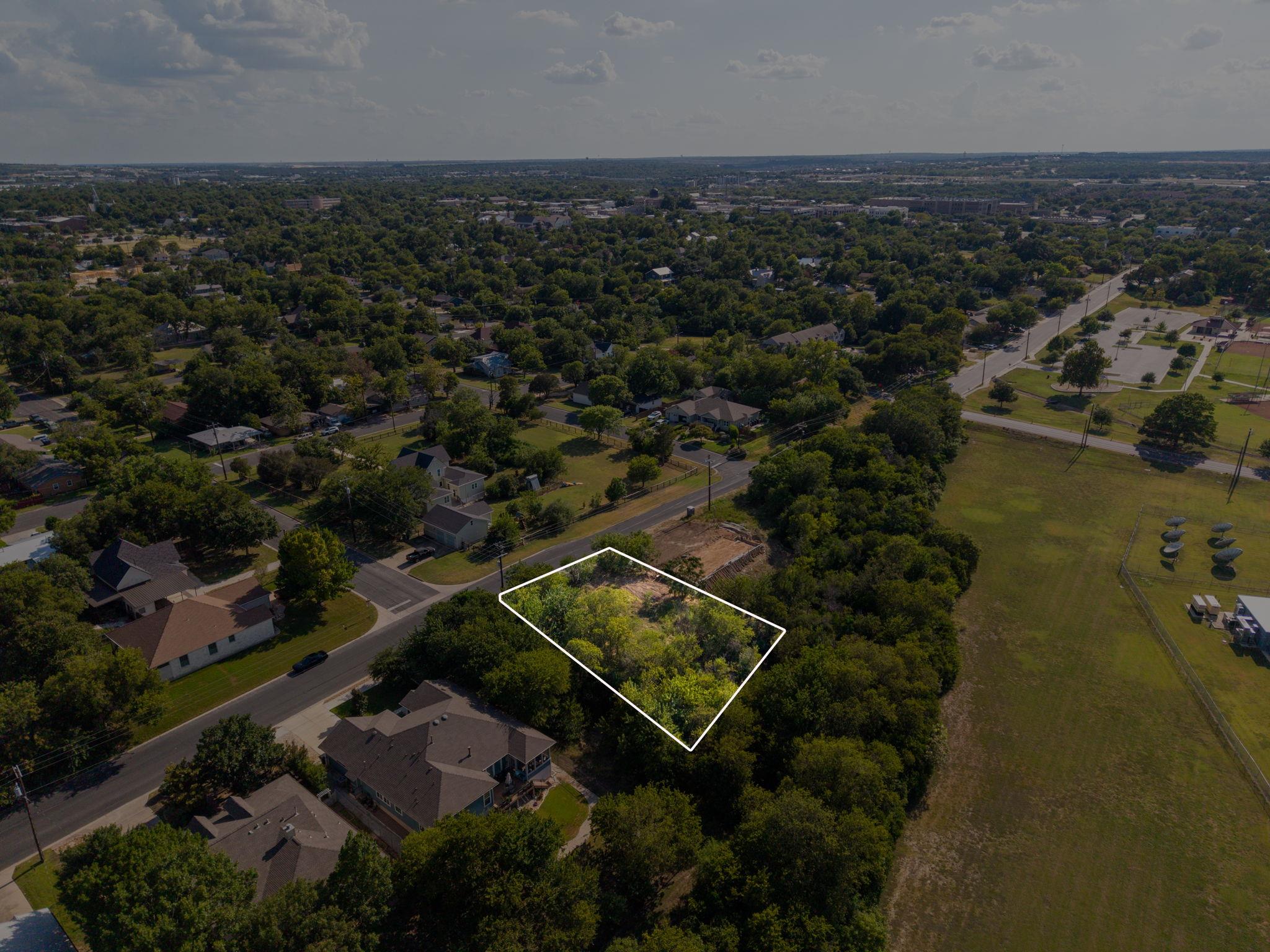 707 E 2nd St, Georgetown, TX 78626 — photo 1