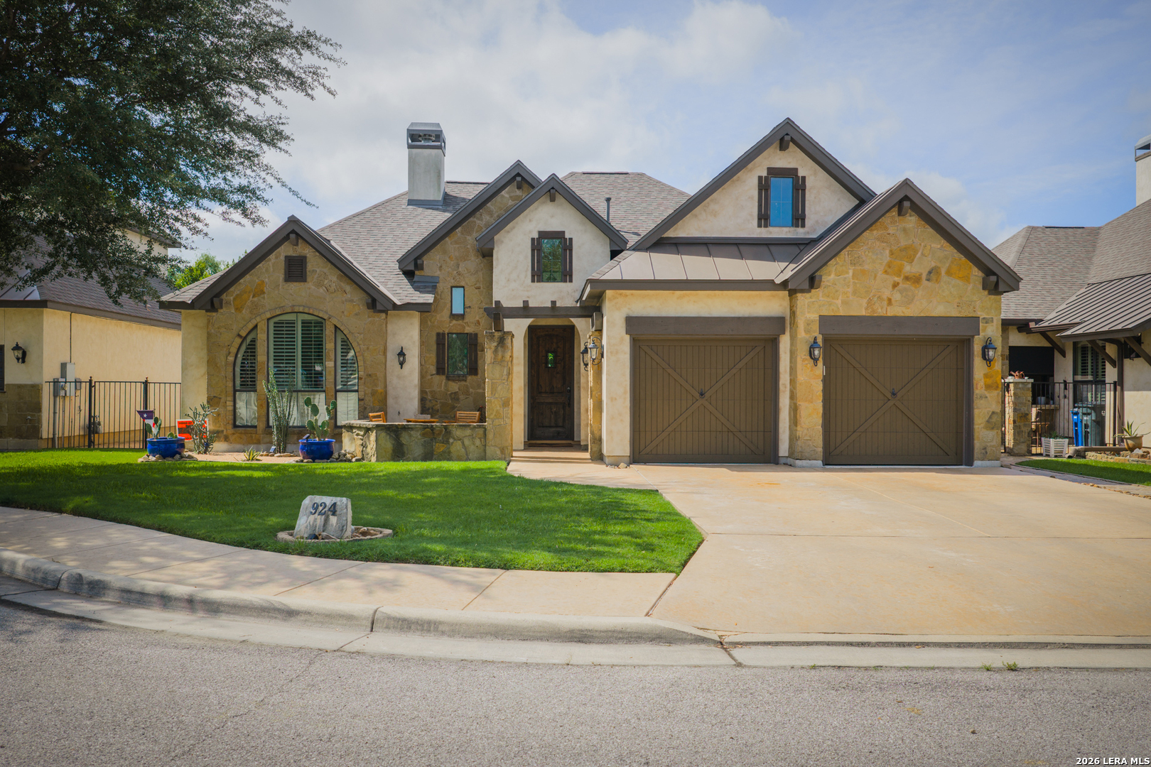 924 GRUENE SPG, New Braunfels, TX 78130 — photo 1