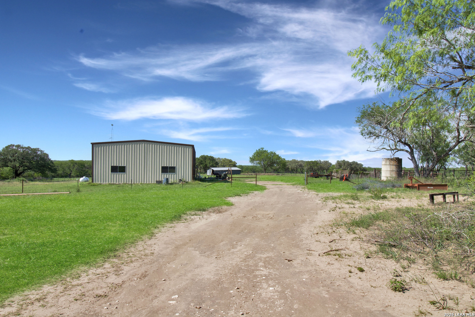 4552 MINERAL CEMETERY RD, Beeville, TX 78102 — photo 1