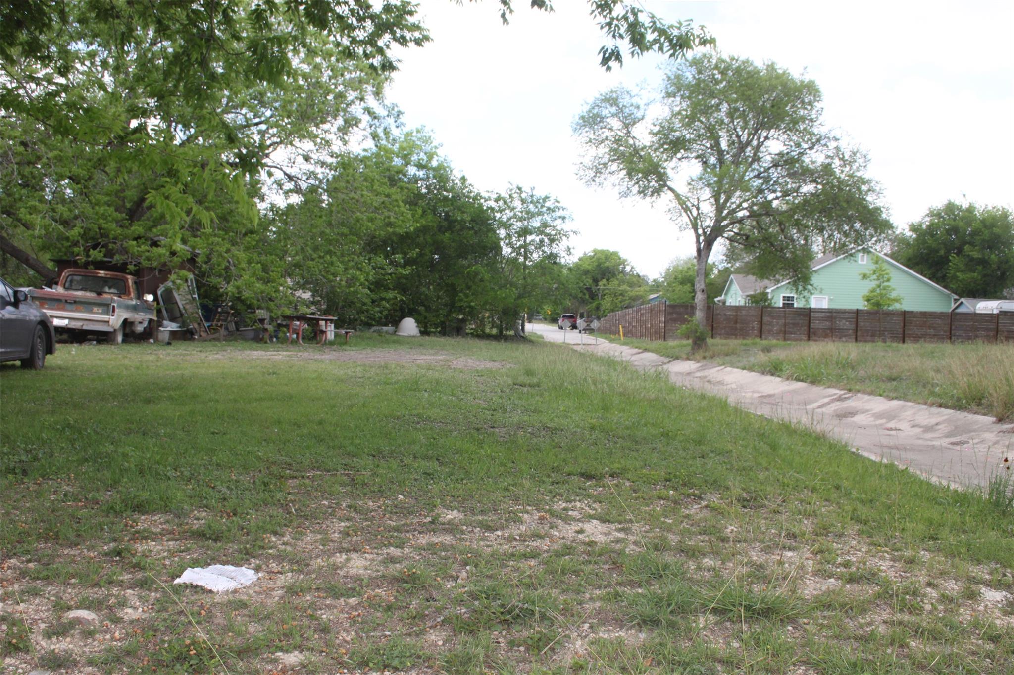 801  Tank St, Lockhart, TX 78644 — photo 1