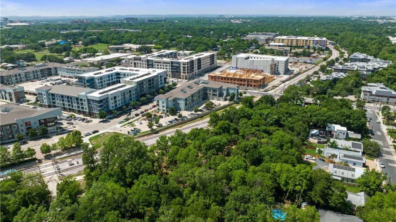 2907 E Martin Luther King Jr Blvd, Austin, TX 78702 — photo 1