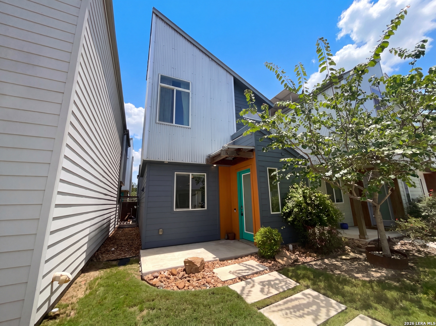 330 Clay, San Antonio, TX 78204 — photo 1