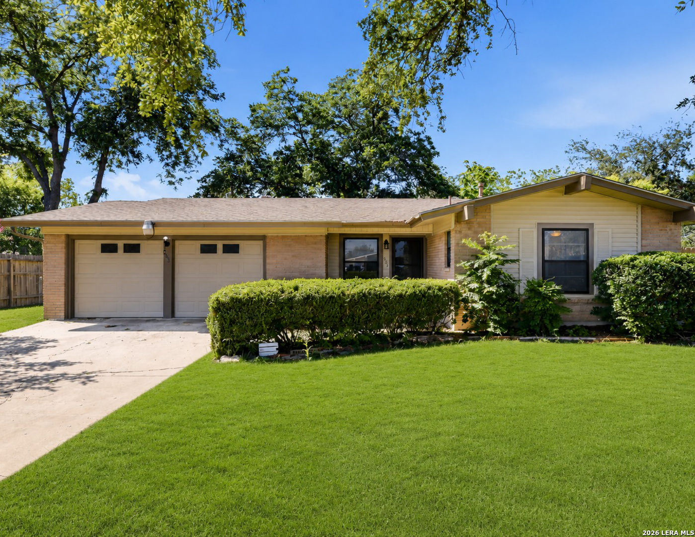 425 E Wright Blvd, Universal City, TX 78148 — photo 1