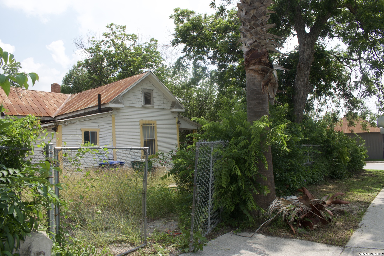 601 N Chupaderas, San Antonio, TX 78207 — photo 1