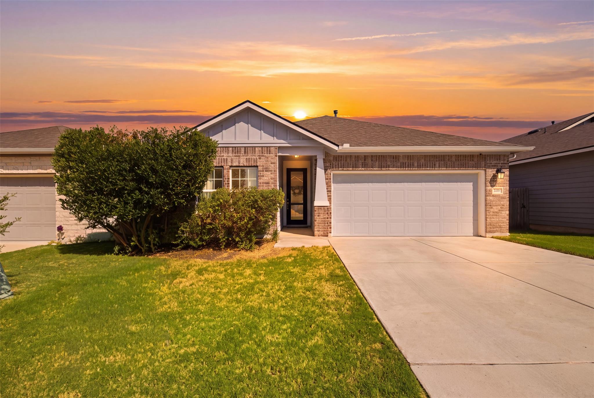 208 Winding Hollow Ln, Georgetown, TX 78628 — photo 1