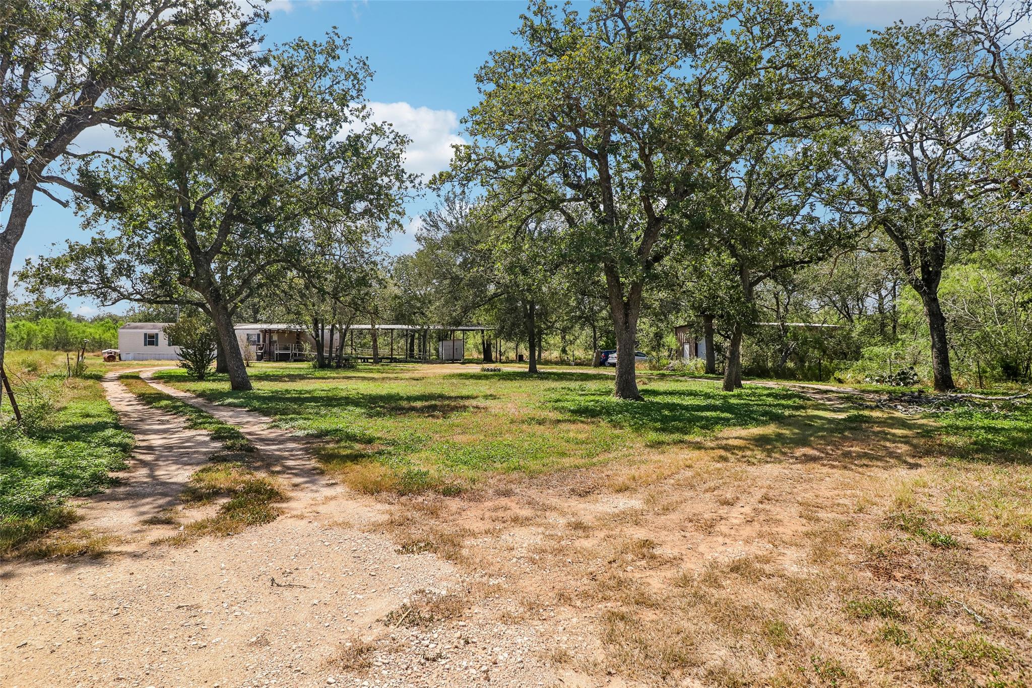 716 W County Road 109 Rd, Leesville, TX 78122 — photo 1