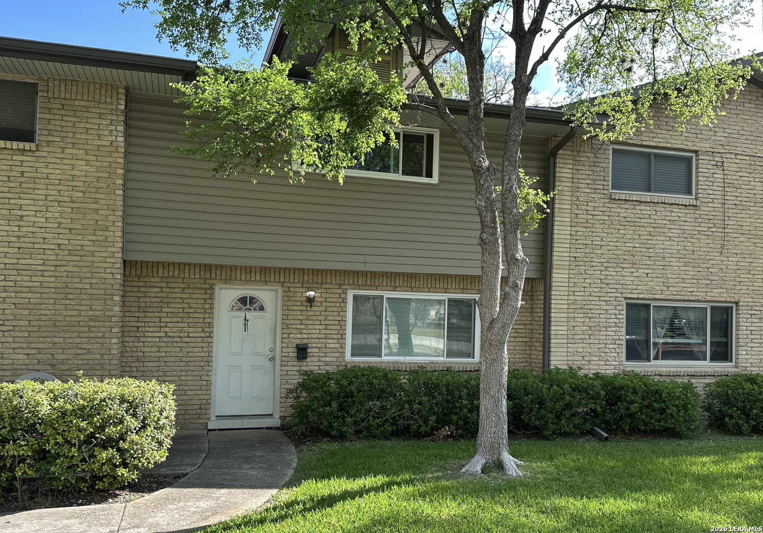 121 W SILVER SANDS DR, San Antonio, TX 78216 — photo 1