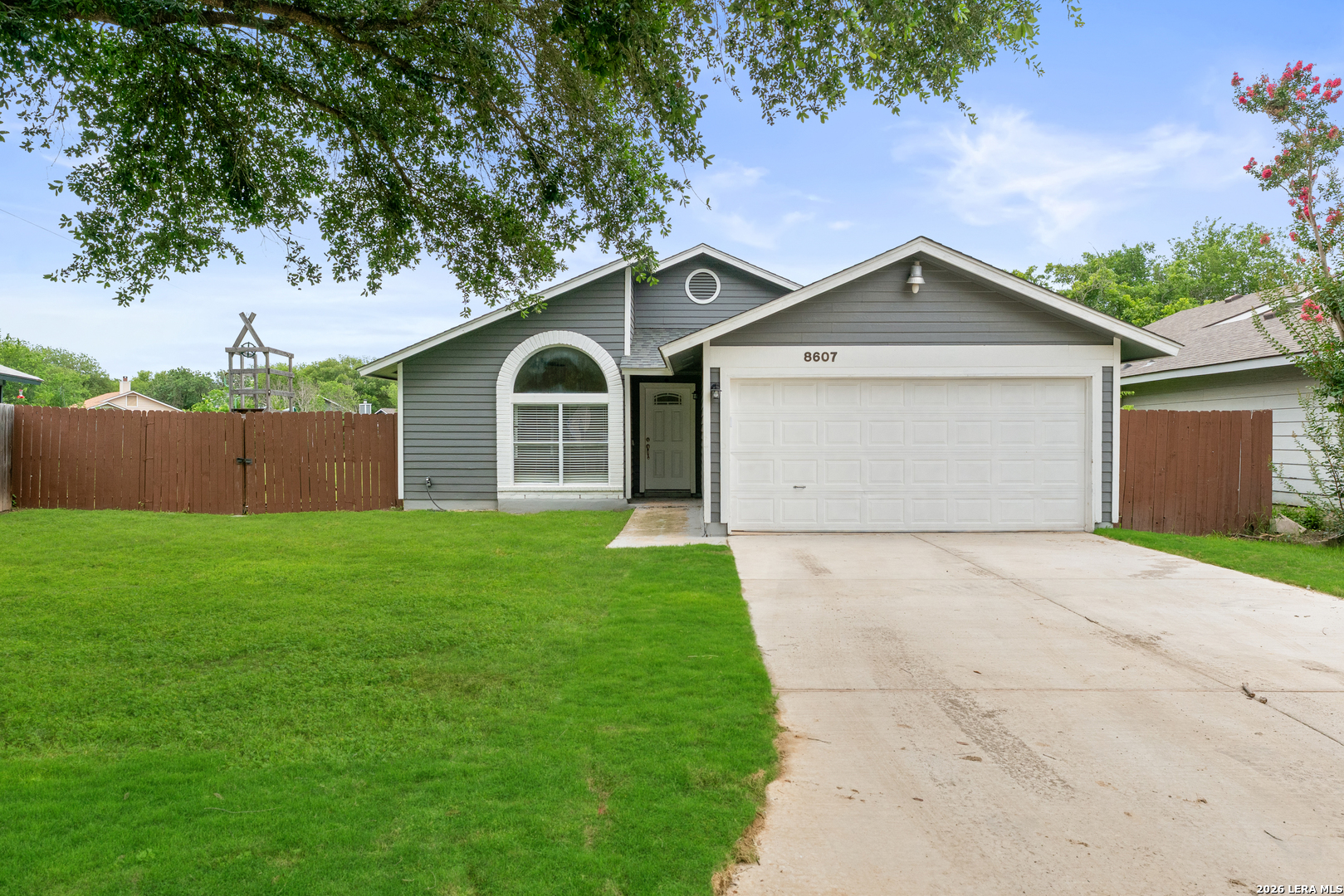 8607 RIDGE MILE DR, San Antonio, TX 78239 — photo 1