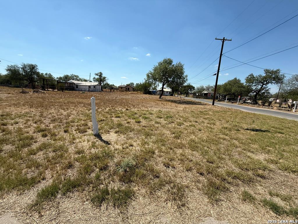 204 Hidalgo, Carrizo Springs, TX 78834 — photo 1