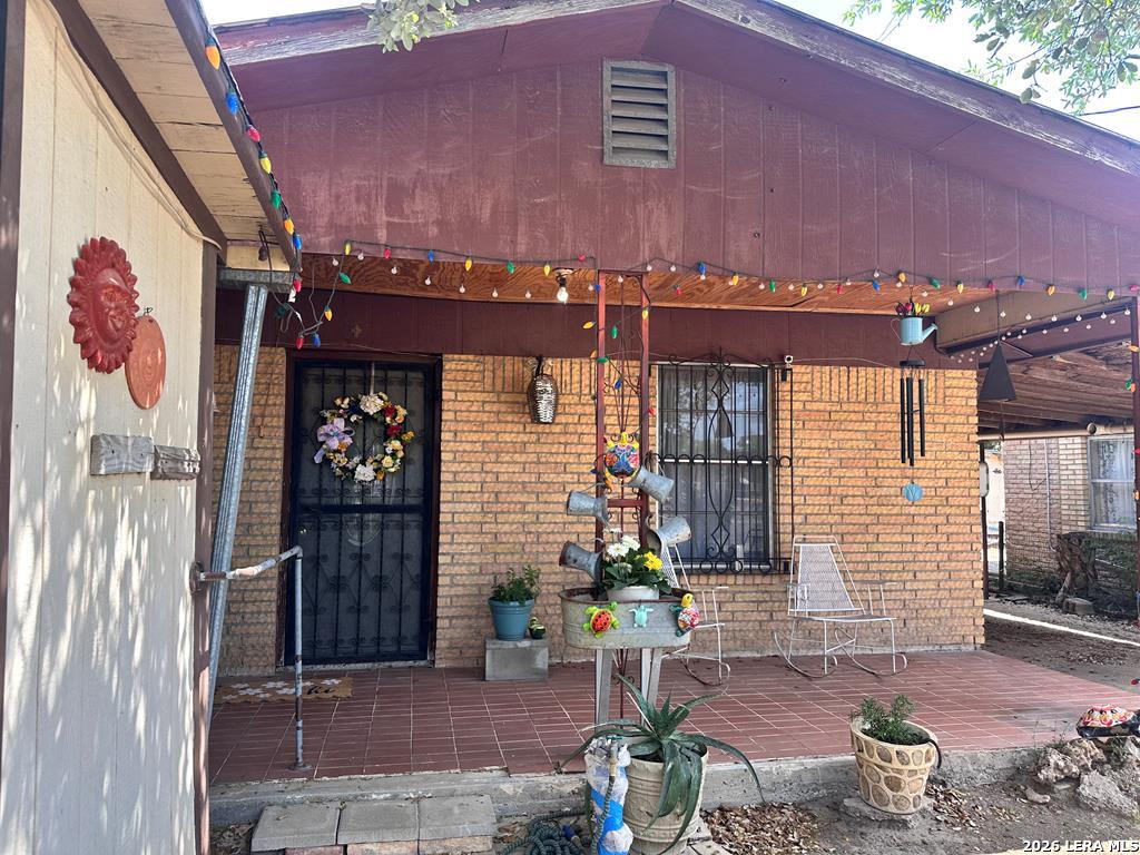 253 S Monroe St, Eagle Pass, TX 78852 — photo 1