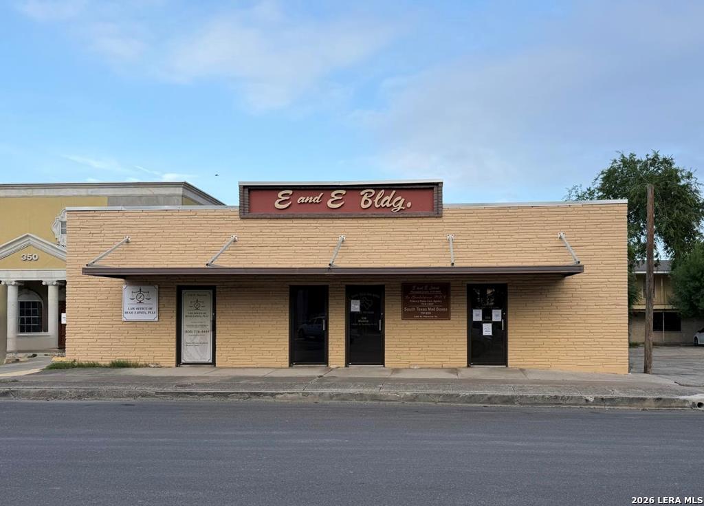 338 Monroe St, Eagle Pass, TX 78852 — photo 1
