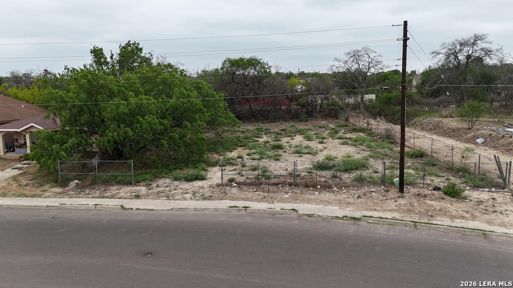 140 BALCONES BLVD, Eagle Pass, TX 78852 — photo 1