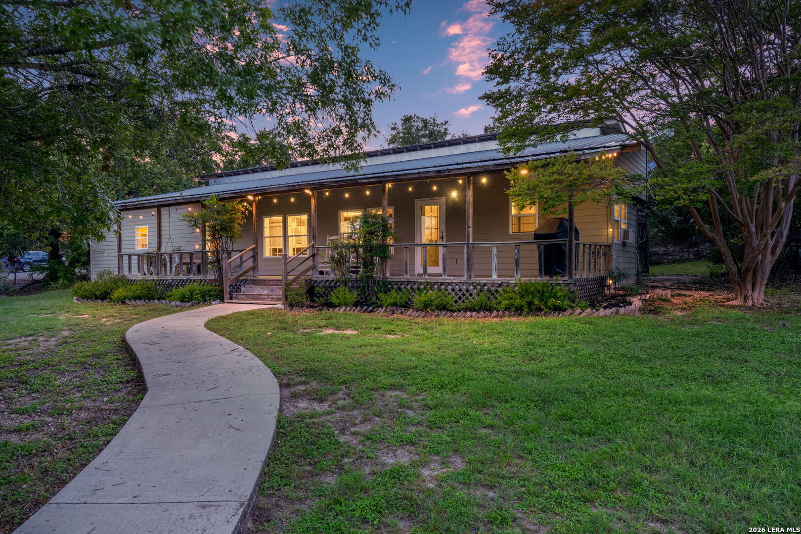 195 LILLIAN DR, Kerrville, TX 78028 — photo 1