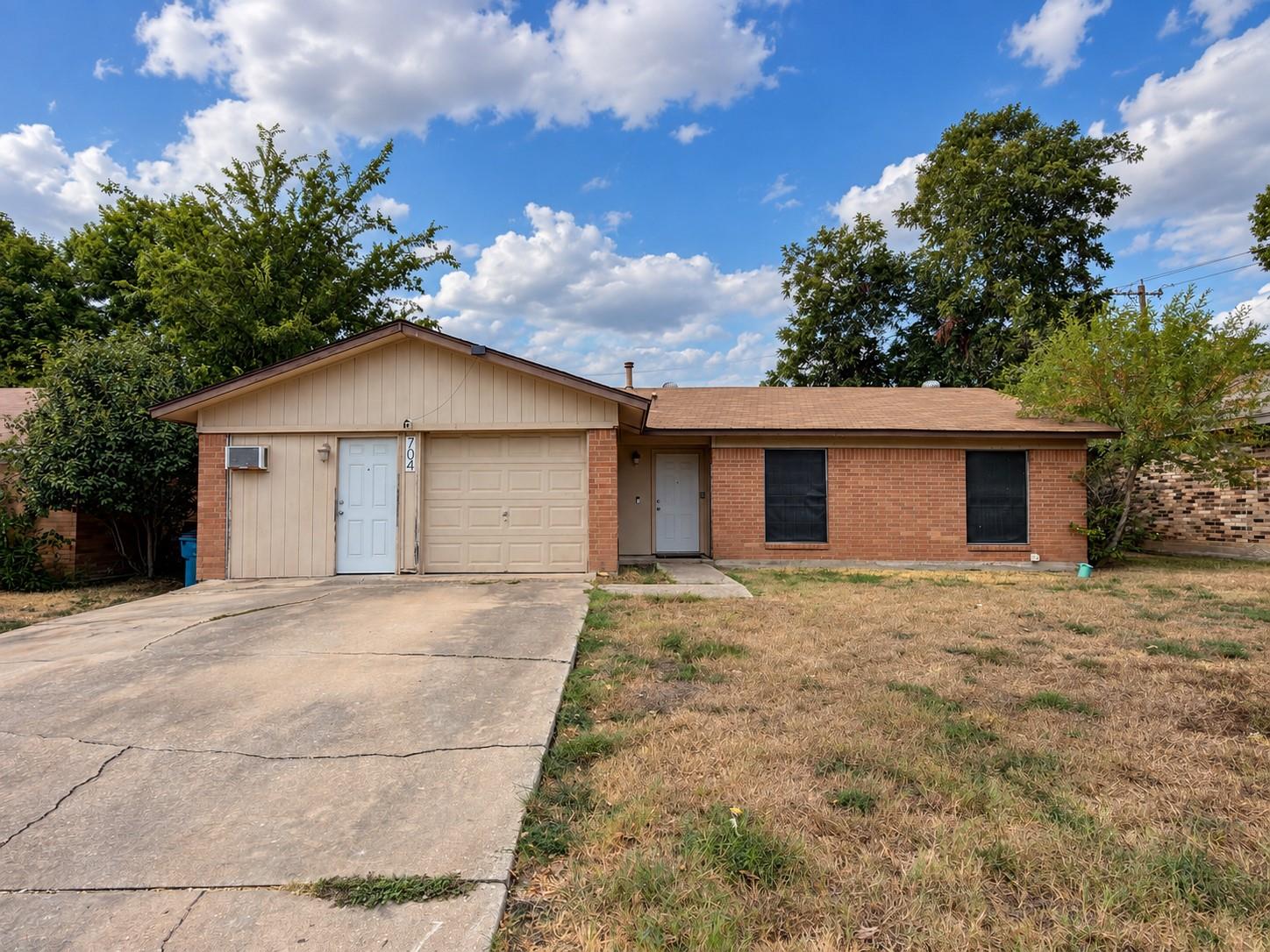 704  Drake Ln