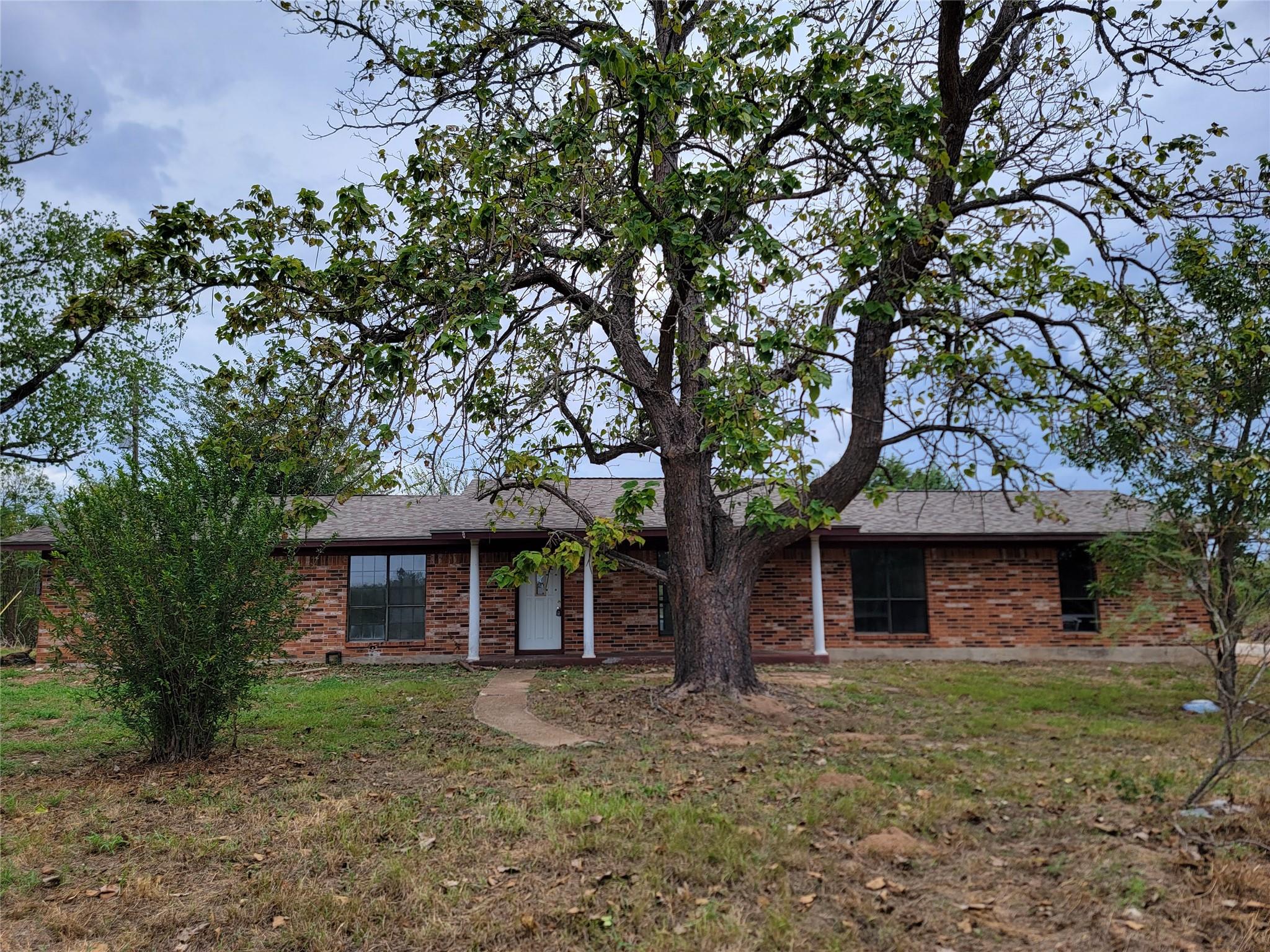 803 E 2nd St, Elgin, TX 78621 — photo 1