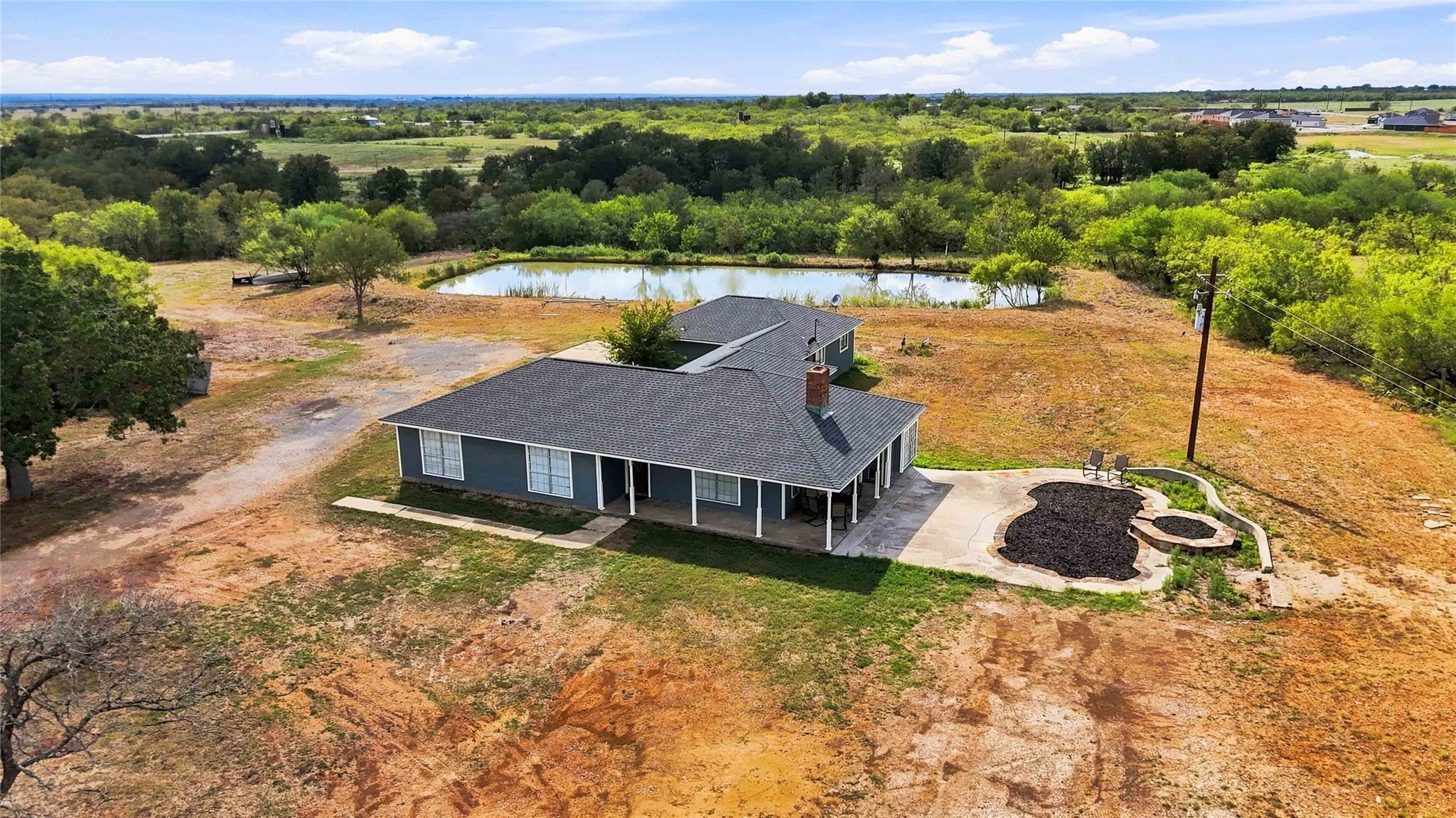 1871  Bridle Path Rd, Luling, TX 78648 — photo 1