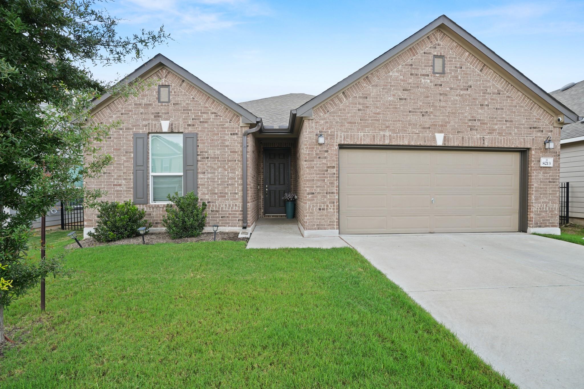 8213 Knoxville Trl, Austin, TX 78744 — photo 1