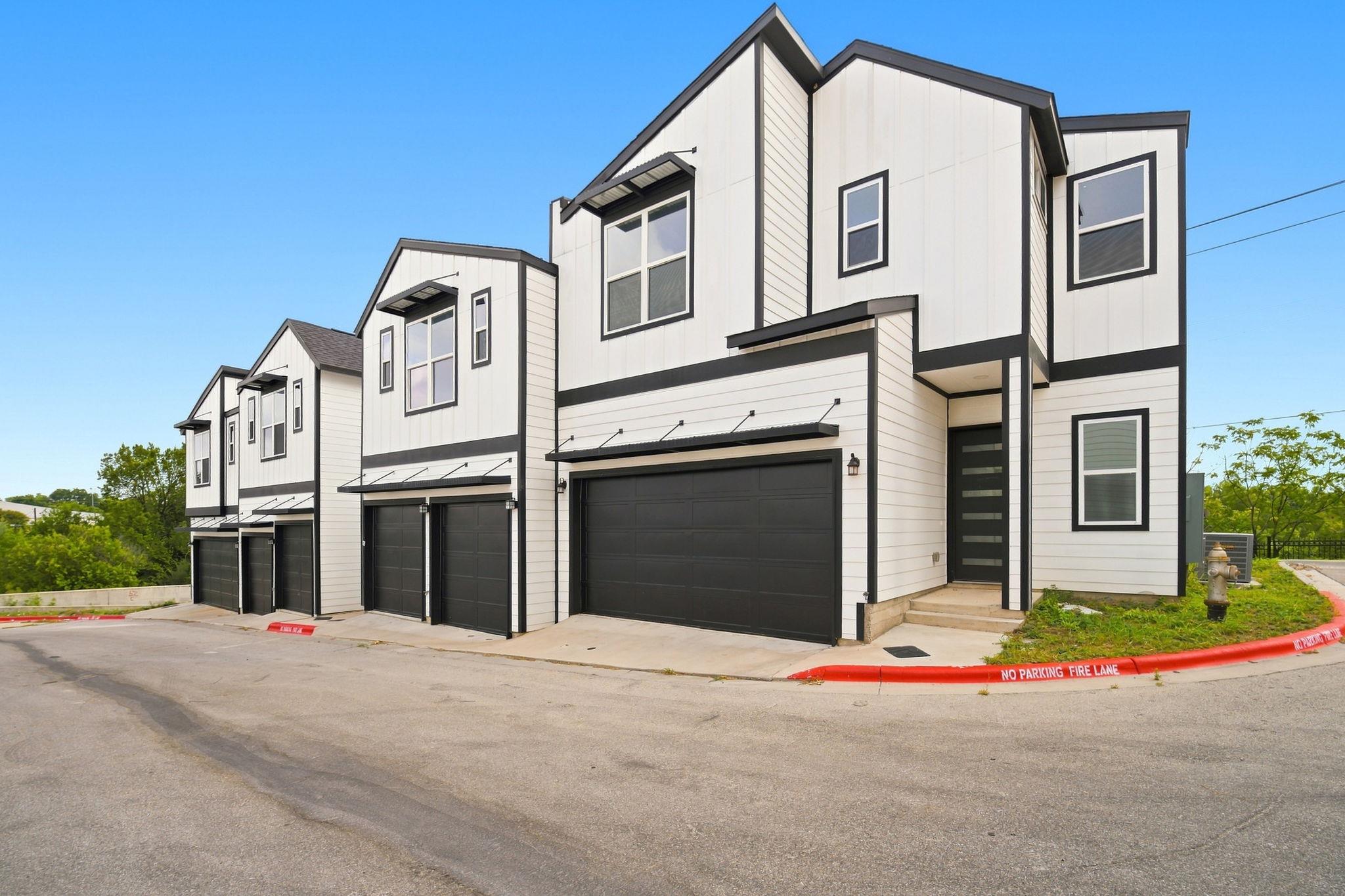 1300  Mckie Dr  #33, Austin, TX 78752 — photo 1