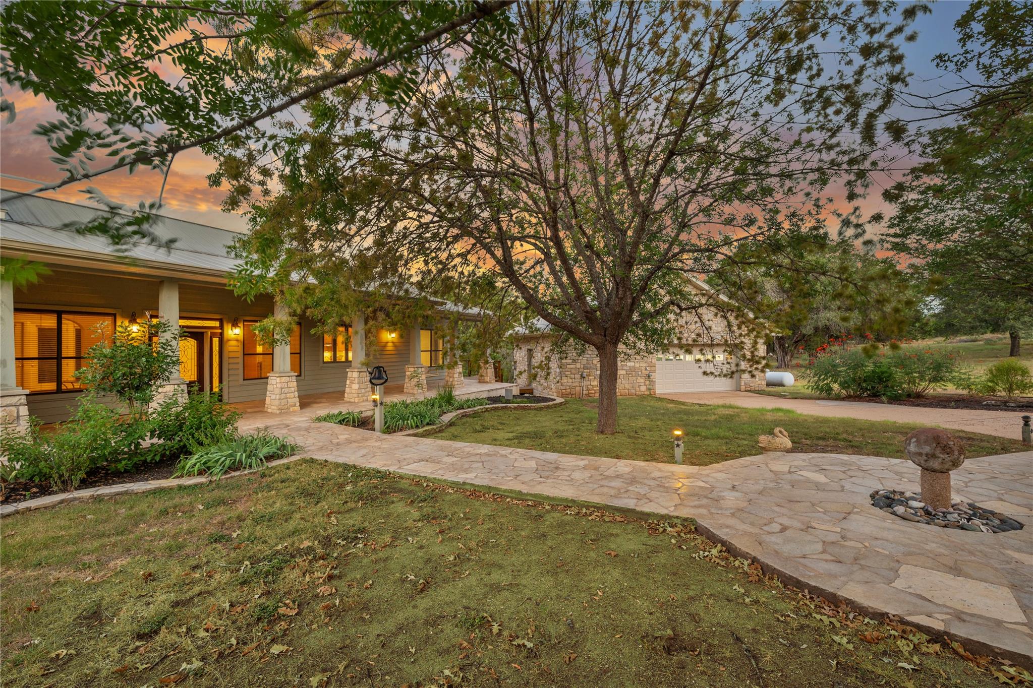 1118 Rustic Ln, Spicewood, TX 78669 — photo 1