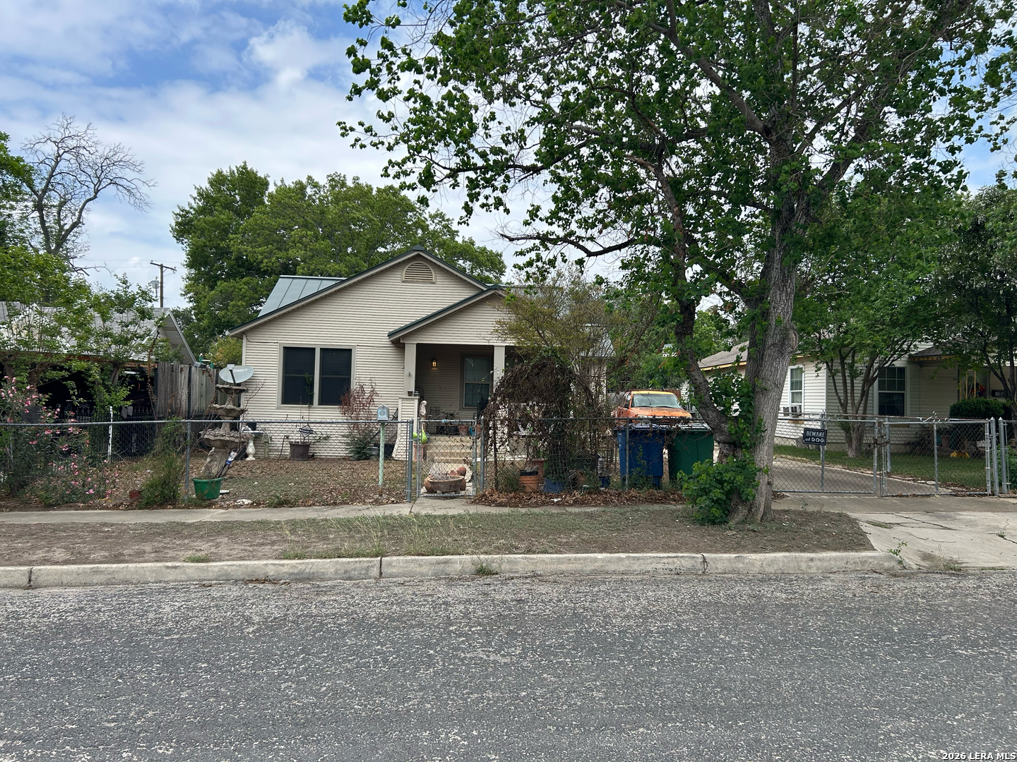 327 Hermitage, San Antonio, TX 78223 — photo 1