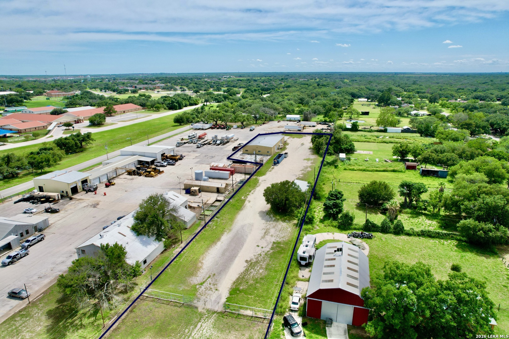 1209 BENSDALE RD, Pleasanton, TX 78064 — photo 1