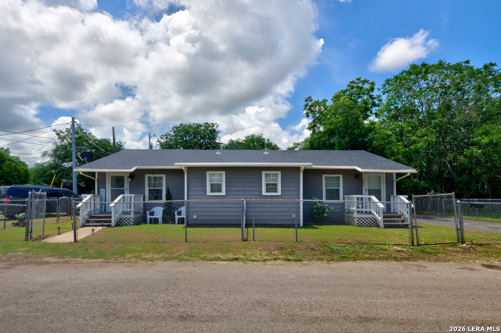 502 -504 Shannon Ave., Seguin, TX 78155 — photo 1