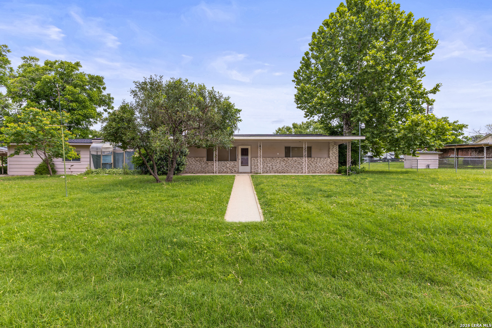 212 BLUEBONNET ST, Burnet, TX 78611 — photo 1
