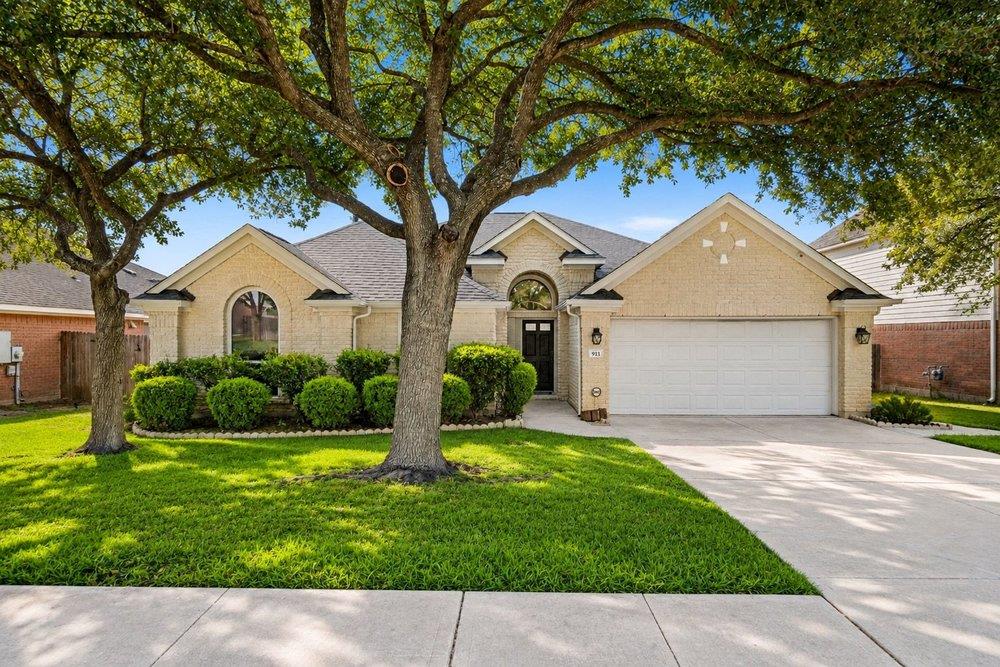 911  Indian Run Dr, Pflugerville, TX 78660 — photo 1