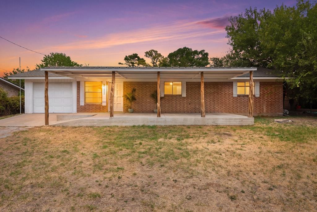 1902  Twin Oaks St, Kingsland, TX 78639 — photo 1