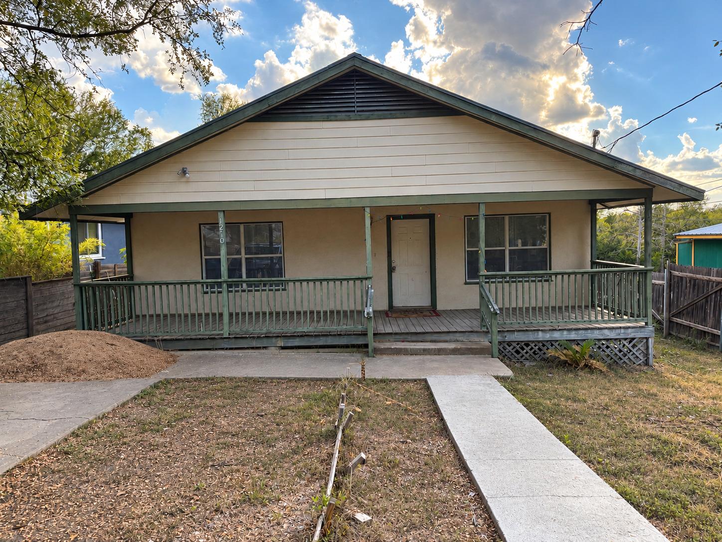 1210  Delano St, Austin, TX 78721 — photo 1