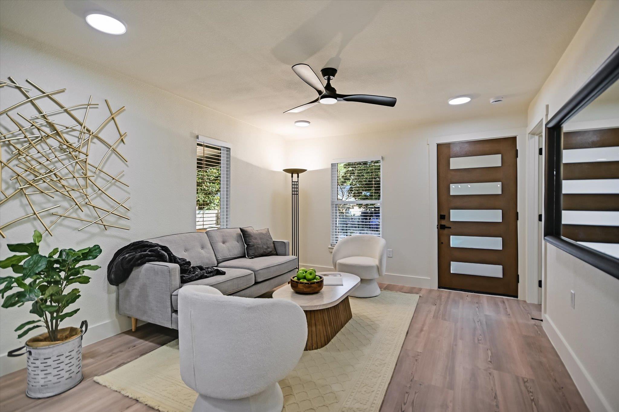 2406 Santa Maria St, Austin, TX 78702 — photo 1