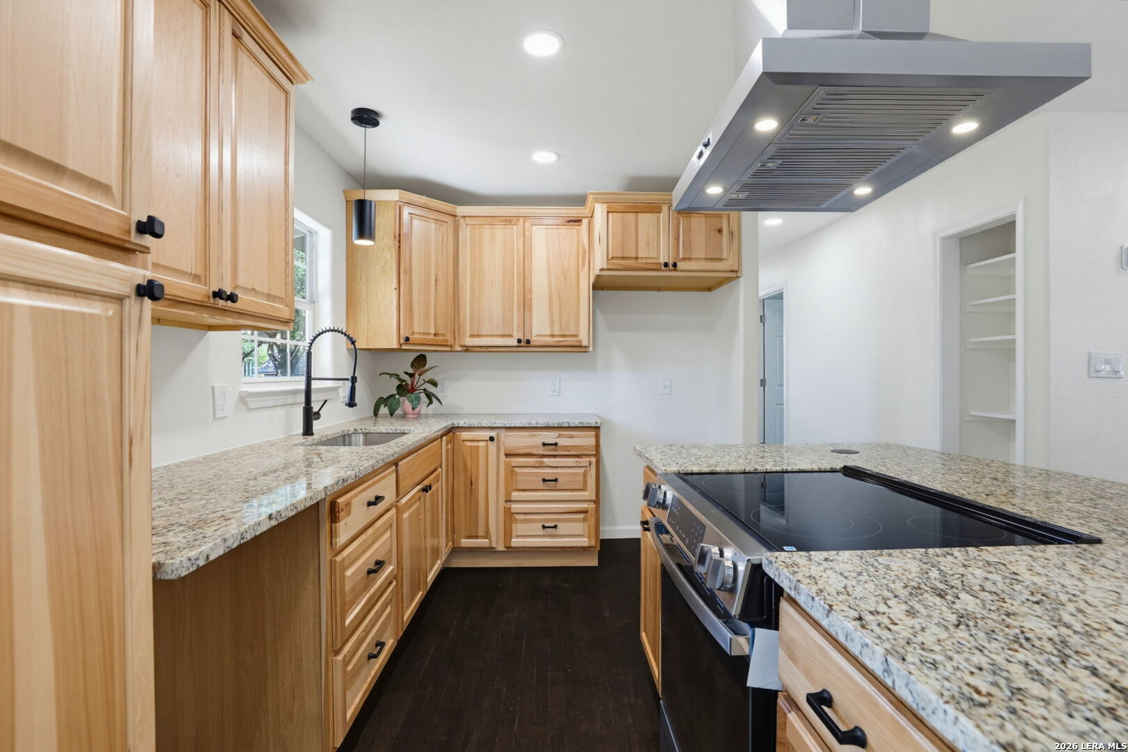207 DRESDEN DR, San Antonio, TX 78213 — photo 1